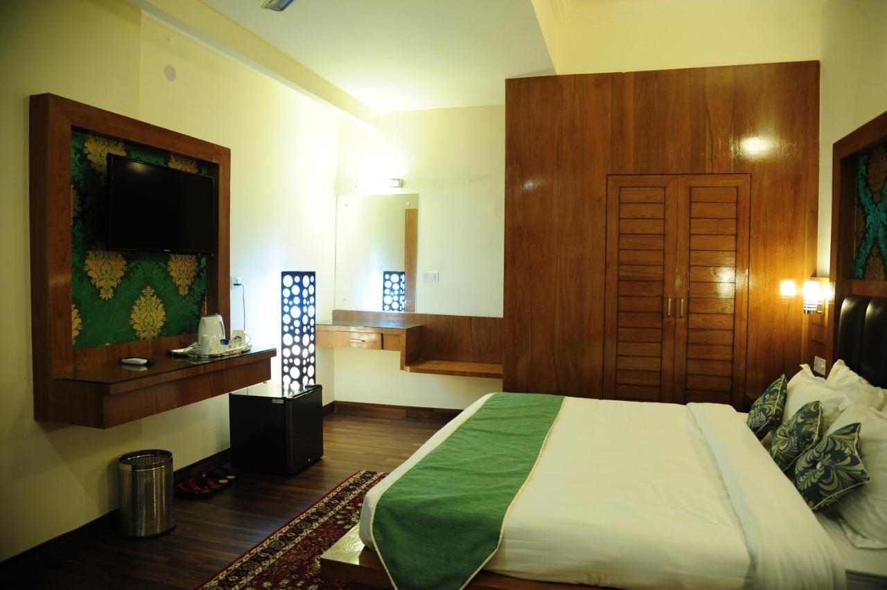 Hotel Grand Sharan 카트라 외부 사진